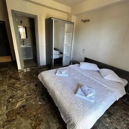 Diamonds In The Sky 코스티네스티