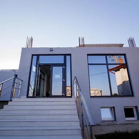 게스트하우스 Diamonds In The Sky 코스티네스티