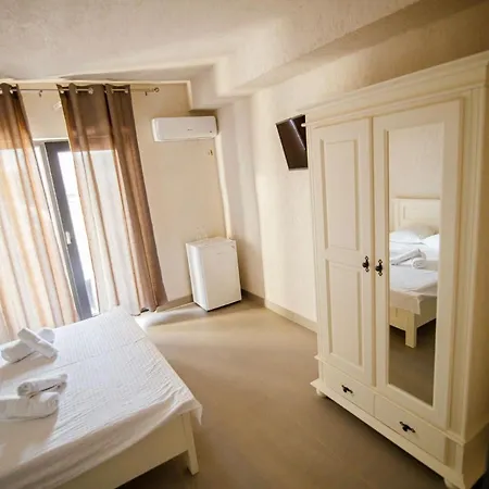 Diamonds In The Sky 코스티네스티