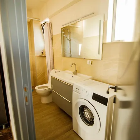 Diamonds In The Sky 코스티네스티