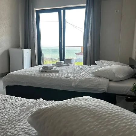 Diamonds In The Sky 코스티네스티