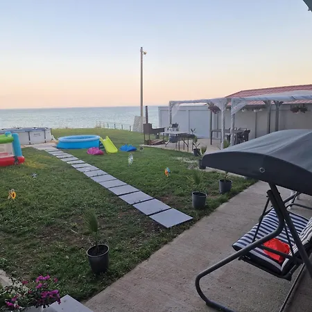 Diamonds In The Sky 게스트하우스 4*