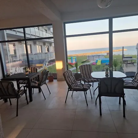 게스트하우스 Diamonds In The Sky 코스티네스티