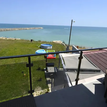 Diamonds In The Sky 게스트하우스 4*