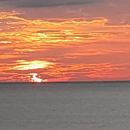 Diamonds In The Sky 게스트하우스 4*