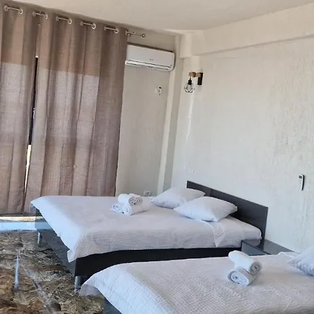 Diamonds In The Sky Guest house *
